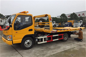 八里庄哪里有拖车服务