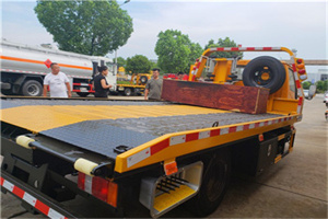 八里庄附近拖车电话号码服务