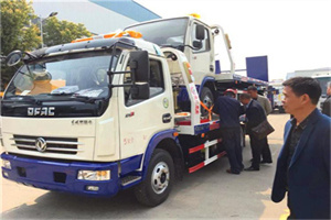 八里庄汽车道路救援拖车价格